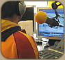 Daniel Palm im Studio von Mallorca 95.8 Das Inselradio mit Blick auf das RCS System.